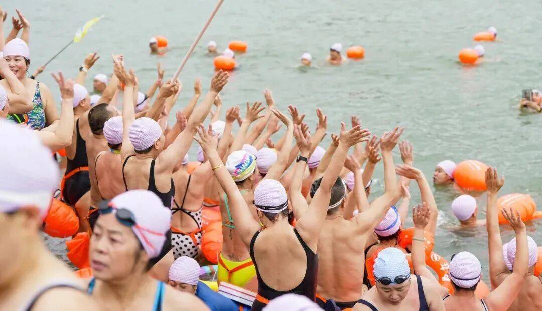 2025重慶萬州橫渡長江邀請賽：冬季水上盛會的激情與夢想 